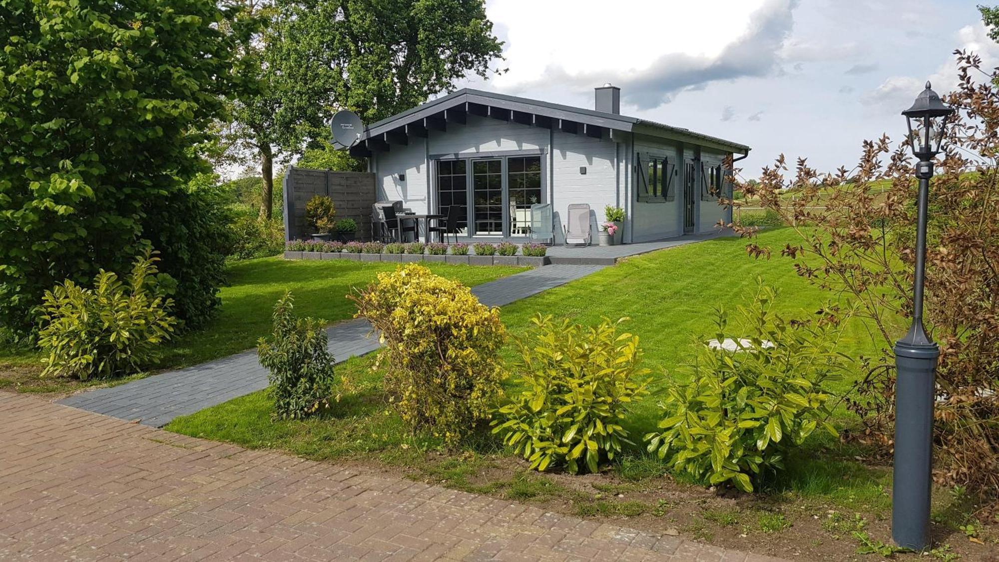 Idyllisches-Blockbohlenhaus-Mit-Eigenem-Garten-Und-Sauna-Zum-Wohlfuehlen Martensrade Экстерьер фото